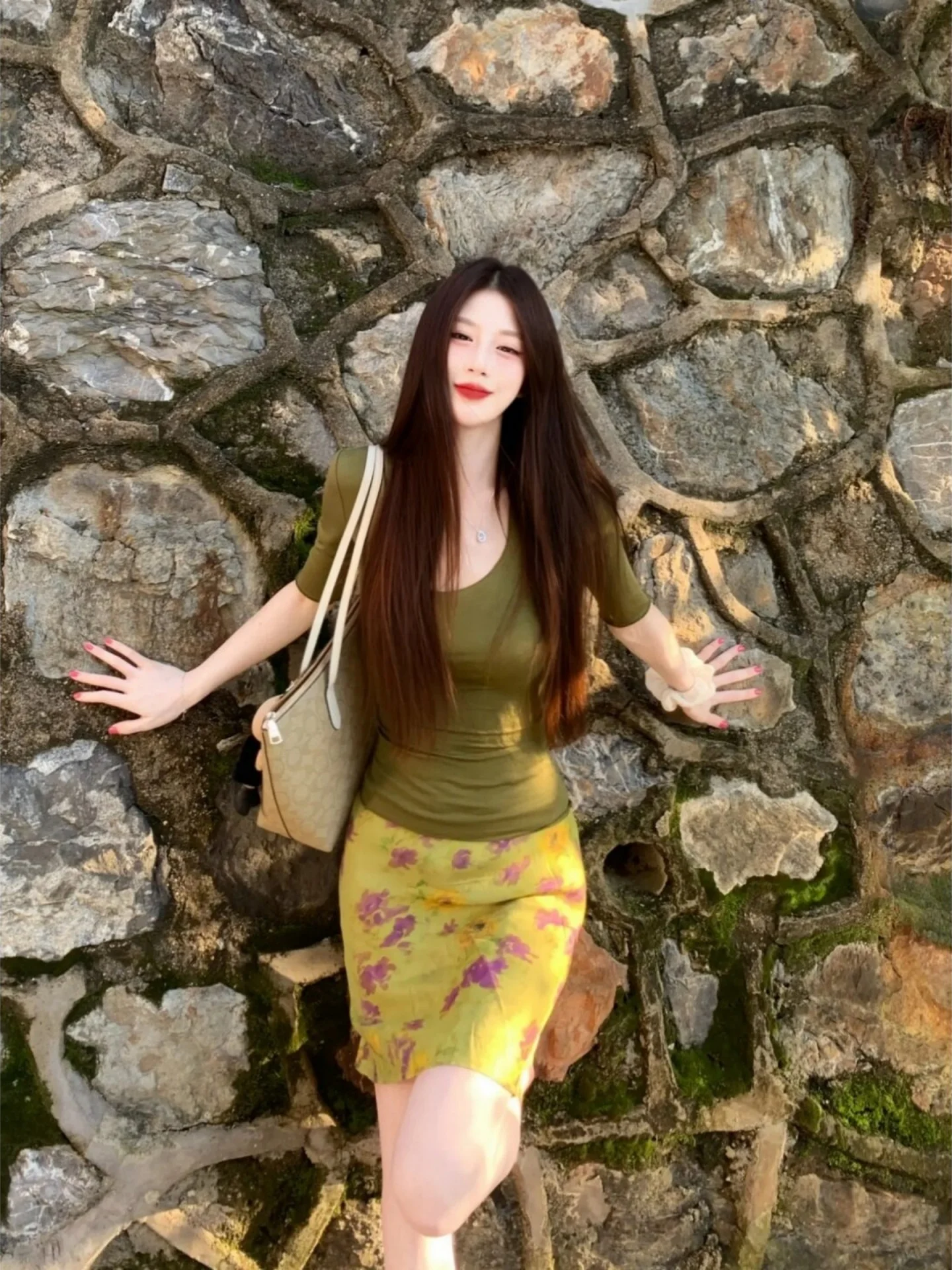 Korean High-End Green Short-Sleeve Top And Skirt Set Women's Fashion Summer Outfit Tight Fit Breathable Casual Date Wear
Korean High-End Green Short-Sleeve Top And Skirt Set Women's Fashion Summer Outfit Tight Fit Breathable Casual Date Wear