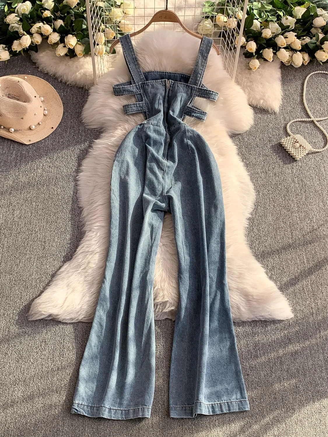 American Retro Flule Strap Overalls Women's Summer High Waist Slimming Wide Leg Jeans Pants Conforming to Commute
American Retro Flule Strap Overalls Women's Summer High Waist Slimming Wide Leg Jeans Pants Conforming to Commute