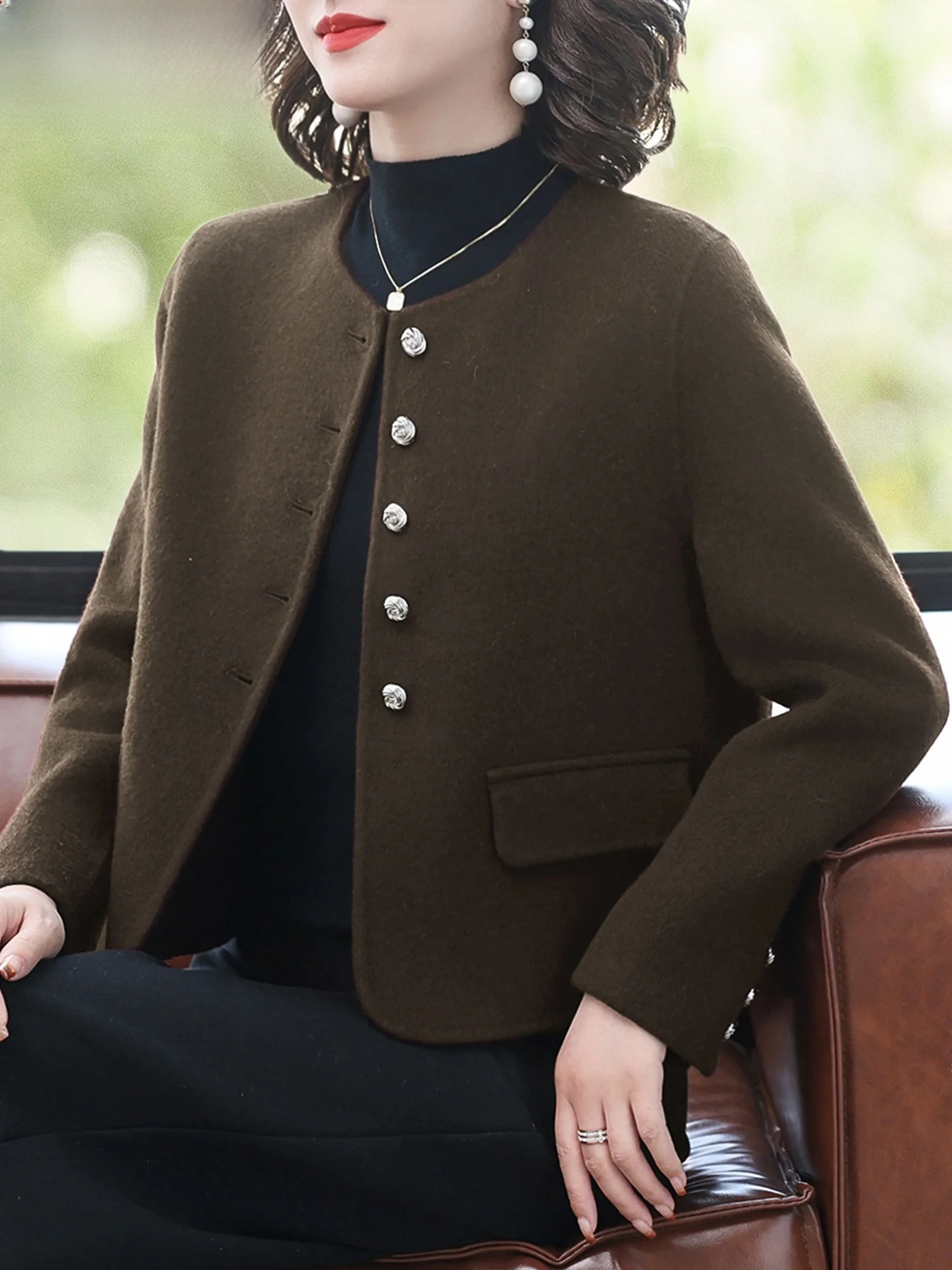 Двустороннее шерстяное пальто цвета бургунди в стиле французского шика для женщин среднего и старшего возраста, корейская роскошная модель
Двустороннее шерстяное пальто цвета бургунди в стиле французского шика для женщин среднего и старшего возраста, корейская роскошная модель