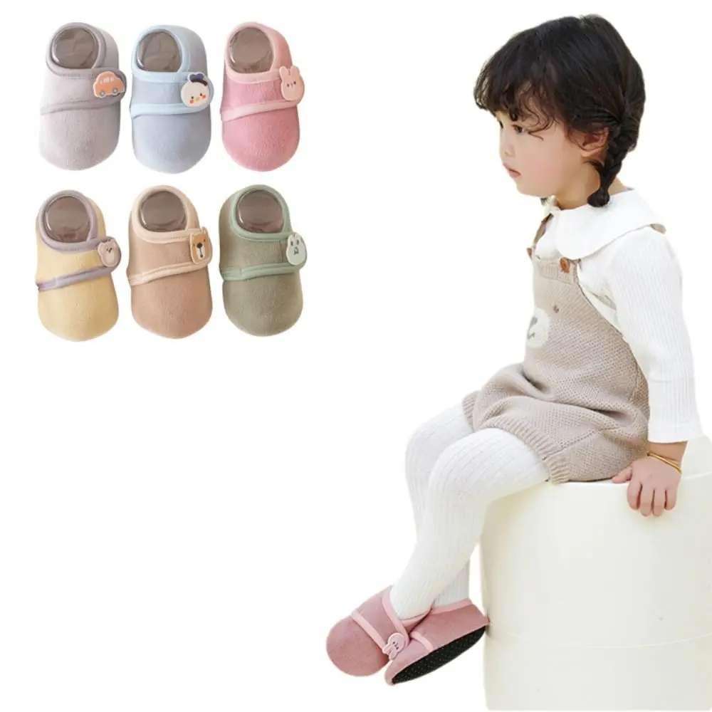 Пара милых теплых носков для малышей, мягкие утолщенные напольные туфли, Нескользящие детские носки с героями мультфильмов, обувь для холодного сезона
Пара милых теплых носков для малышей, мягкие утолщенные напольные туфли, Нескользящие детские носки с героями мультфильмов, обувь для холодного сезона
