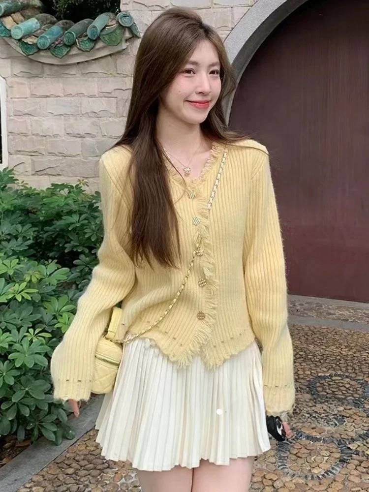 Корейский женский трикотаж с v-образным вырезом, зимний топ Lazy Faion, длинный све, свободный крой, средний тонкий, однотонный, с застежкой на пуговицы
Корейский женский трикотаж с v-образным вырезом, зимний топ Lazy Faion, длинный све, свободный крой, средний тонкий, однотонный, с застежкой на пуговицы