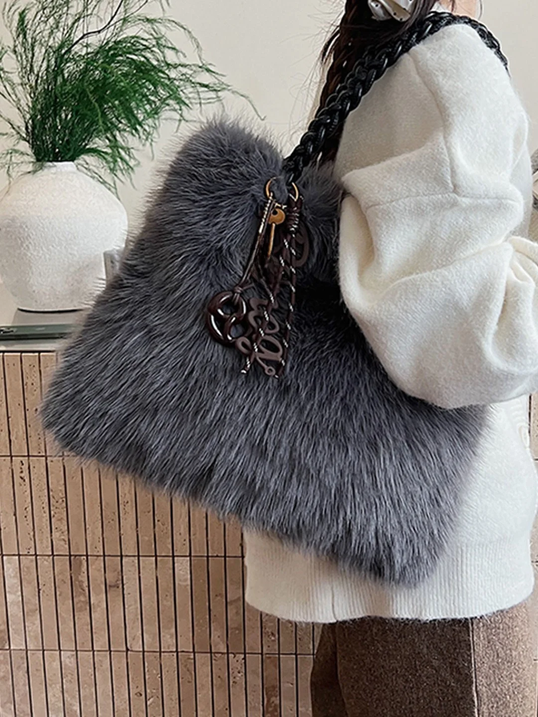 Caldo Kiss Faion Fluffy Versatile Single oulder Handbag Women's Bag 2026 Autumn Plu Purse Mobile Phone Handbag
Caldo Kiss Faion Fluffy Versatile Single oulder Handbag Women's Bag 2026 Autumn Plu Purse Mobile Phone Handbag