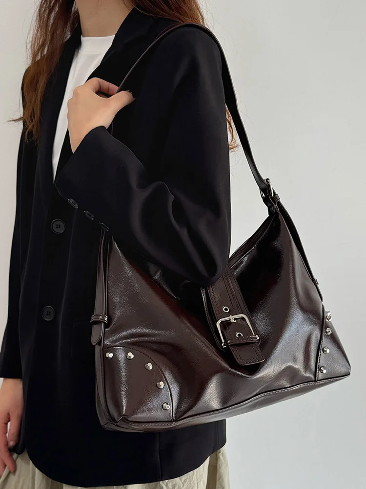 Women's Retro Rivet Underarm Bag 2026 New Fashionable Versatile Handheld Single Shoulder Crossbody Bag Black Coffee
Women's Retro Rivet Underarm Bag 2026 New Fashionable Versatile Handheld Single Shoulder Crossbody Bag Black Coffee
