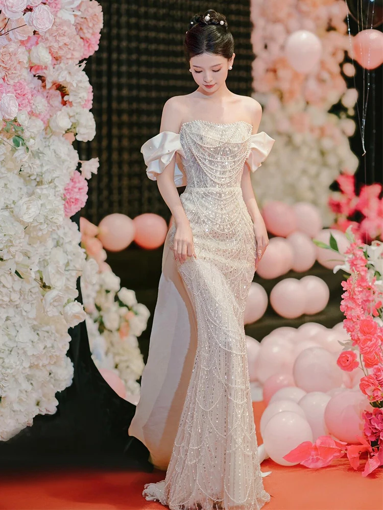Elegant Lace Bridal Gown with Strapless Design Wedding Dress for Brides Sparkling Sequin Evening Dress Fish Tail Silhouette
Elegant Lace Bridal Gown with Strapless Design Wedding Dress for Brides Sparkling Sequin Evening Dress Fish Tail Silhouette
