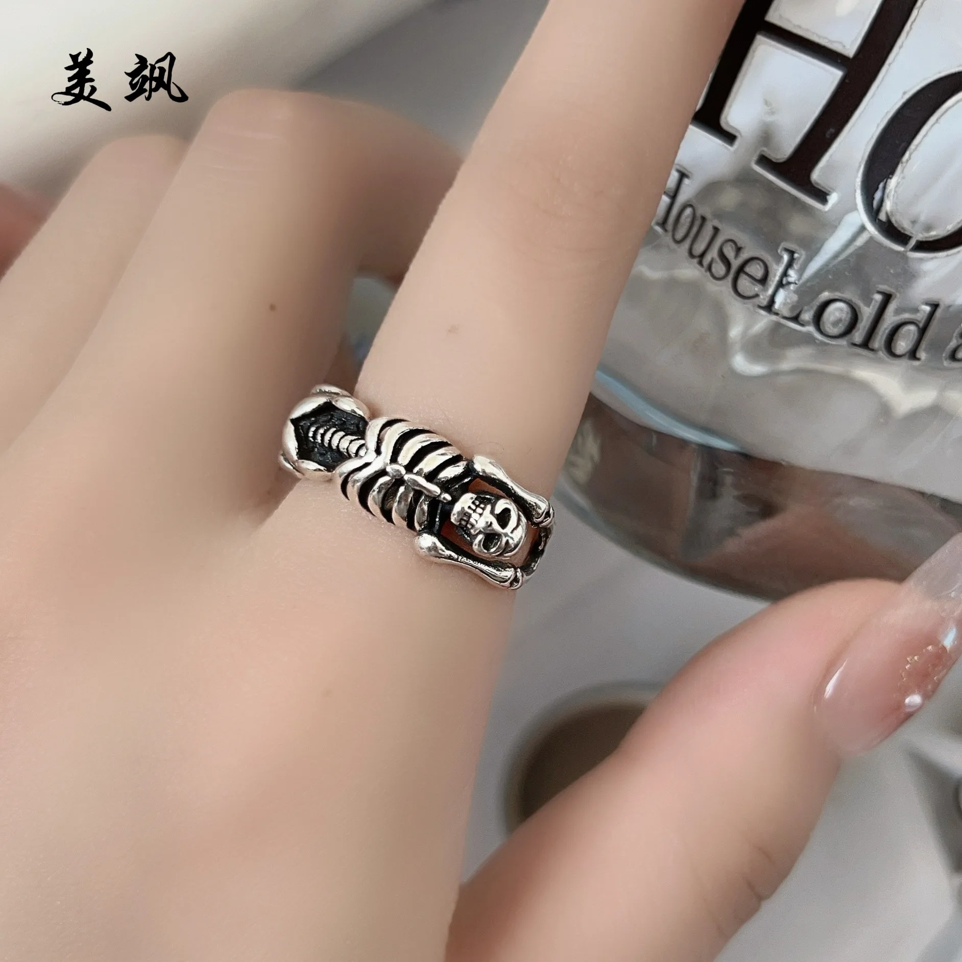 Punk Dark Style Skull Skeleton Ring 925 Silver Plated Adjustable Open Crown Ring Men Women Fashion Jewelry
Punk Dark Style Skull Skeleton Ring 925 Silver Plated Adjustable Open Crown Ring Men Women Fashion Jewelry