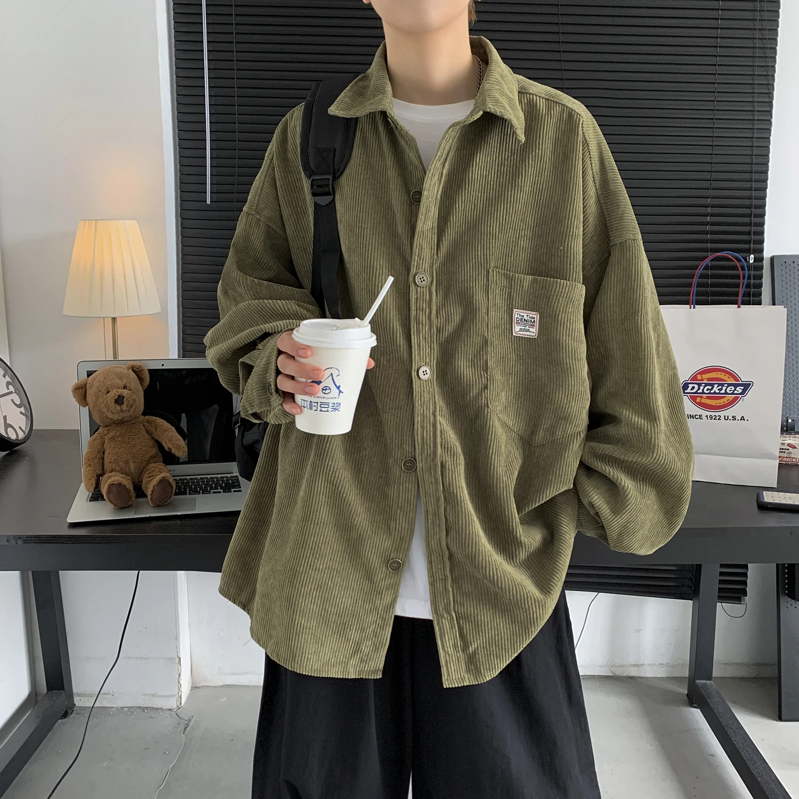 2023 Men's Corduroy Long Sleeve Shirts Autumn Korean Shirt Unisex Fashion Casual Oversize Vintage Shirt Printed Clothing
2023 Men's Corduroy Long Sleeve Shirts Autumn Korean Shirt Unisex Fashion Casual Oversize Vintage Shirt Printed Clothing