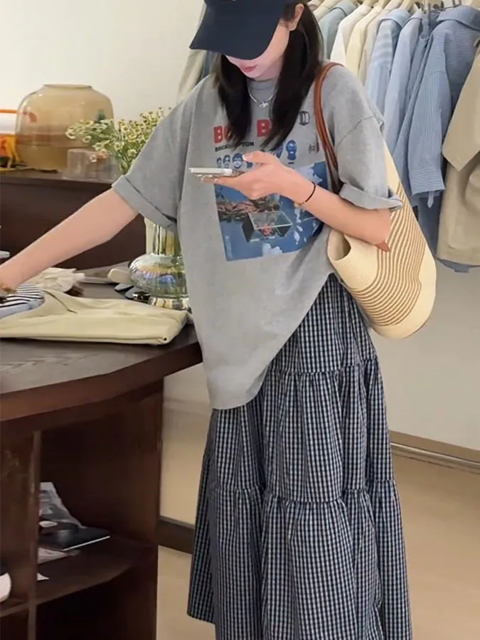 Retro American Letter Print T-Shirt Women's Short Sleeve Top with Plaid Skirt And Hair Tie Three-Piece Set Summer Fashion
Retro American Letter Print T-Shirt Women's Short Sleeve Top with Plaid Skirt And Hair Tie Three-Piece Set Summer Fashion