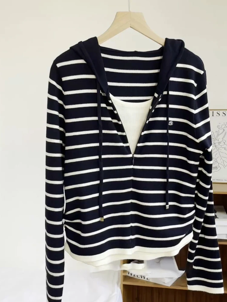 Корейский дизайн, свободный крой, полосатый вязаный худи для женщин, осенняя новинка, с завязками, стройнящий, молодежный топ Morning Bell Evenin...
Корейский дизайн, свободный крой, полосатый вязаный худи для женщин, осенняя новинка, с завязками, стройнящий, молодежный топ Morning Bell Evenin...