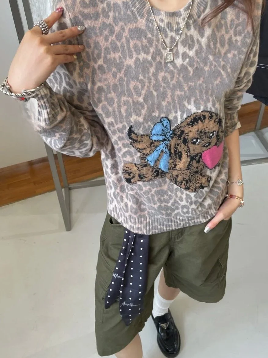 Adorable Doggy Knitted Long Sleeve Leopard Print Knitwear Early Spring 2026 HEIDD Wool Blend Loose Fit Ladies Sweater
Adorable Doggy Knitted Long Sleeve Leopard Print Knitwear Early Spring 2026 HEIDD Wool Blend Loose Fit Ladies Sweater