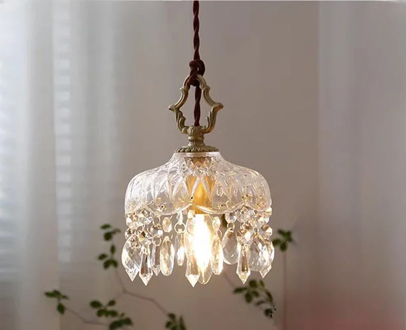 French brass retro crystal small chandelier, entrance aisle balcony, bedside entrance bar counter atmosphere glass chandelier
French brass retro crystal small chandelier, entrance aisle balcony, bedside entrance bar counter atmosphere glass chandelier