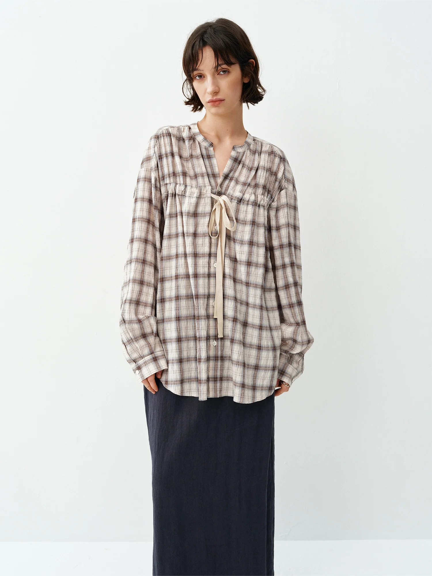 Свободная длинная рубашка в винтажном стиле с поясом, драпировкой и клетчатым узором, для повседневной носки, из дышащей хлопковой смеси, для девочек
Свободная длинная рубашка в винтажном стиле с поясом, драпировкой и клетчатым узором, для повседневной носки, из дышащей хлопковой смеси, для девочек