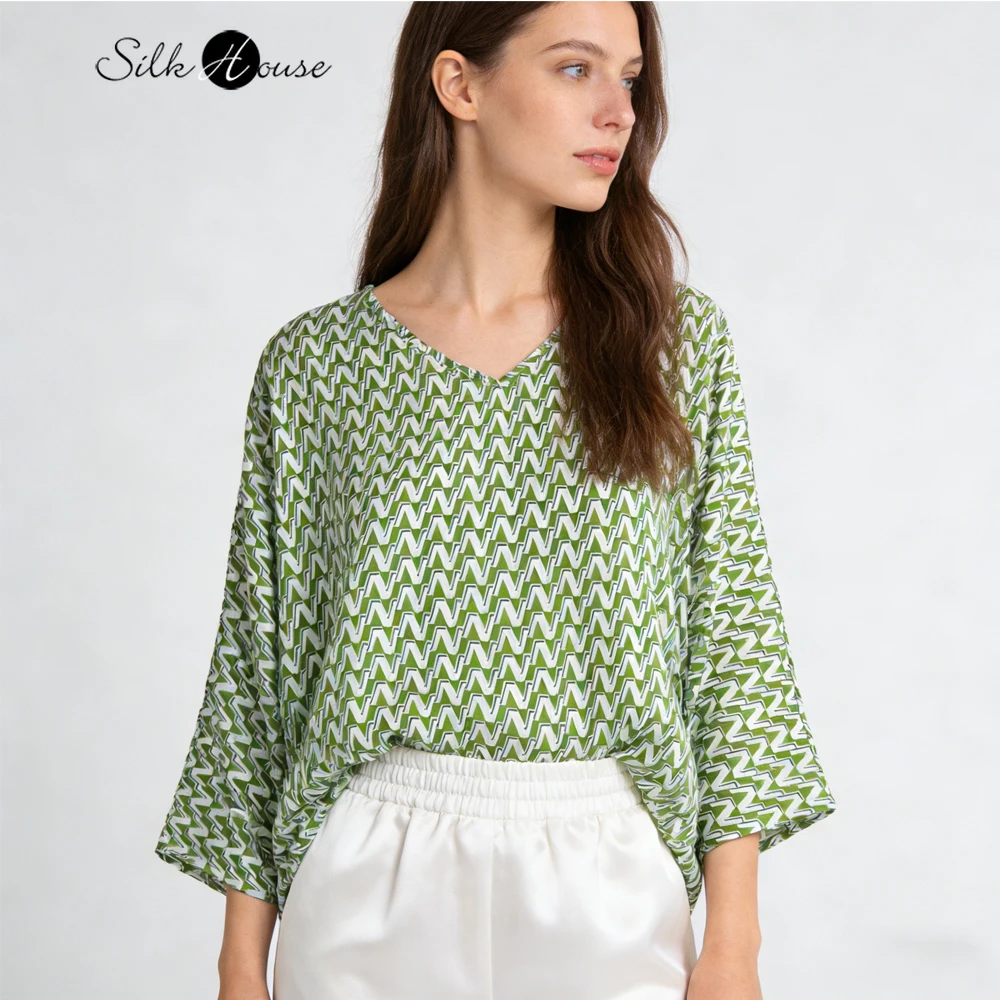 Women's Casual Summer New Cool 100%Natural Mulberry Silk Crepe De Chine Simple V-neck Batwing Sleeve Loose Printed T-shirt
Women's Casual Summer New Cool 100%Natural Mulberry Silk Crepe De Chine Simple V-neck Batwing Sleeve Loose Printed T-shirt