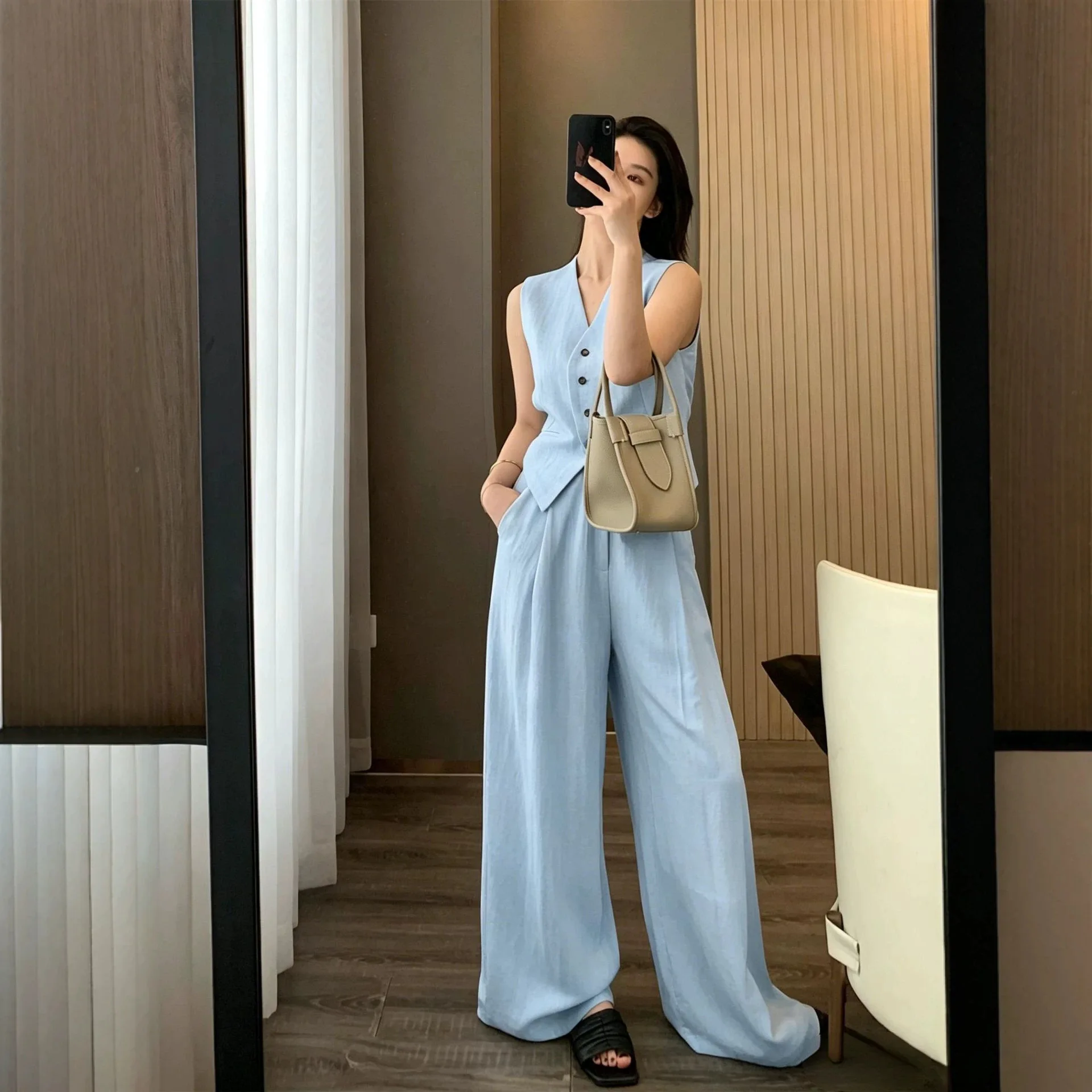 Fashion Elegant Women's Vest Set Summer Solid Color Wide Leg Pants Two-Piece Outfit V-Neckline Sleeveless Top Women Sets
Fashion Elegant Women's Vest Set Summer Solid Color Wide Leg Pants Two-Piece Outfit V-Neckline Sleeveless Top Women Sets