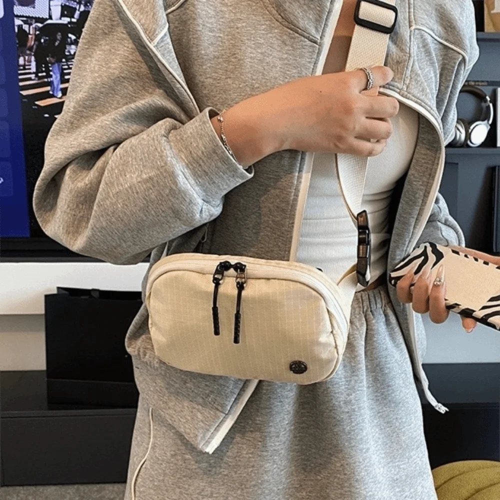 Casual Solid Color Nylon Shoulder Bag Multipocket Korean Style Crossbody Bag Leisure Adjustable Strap Sports Phone Bag Travel
Casual Solid Color Nylon Shoulder Bag Multipocket Korean Style Crossbody Bag Leisure Adjustable Strap Sports Phone Bag Travel