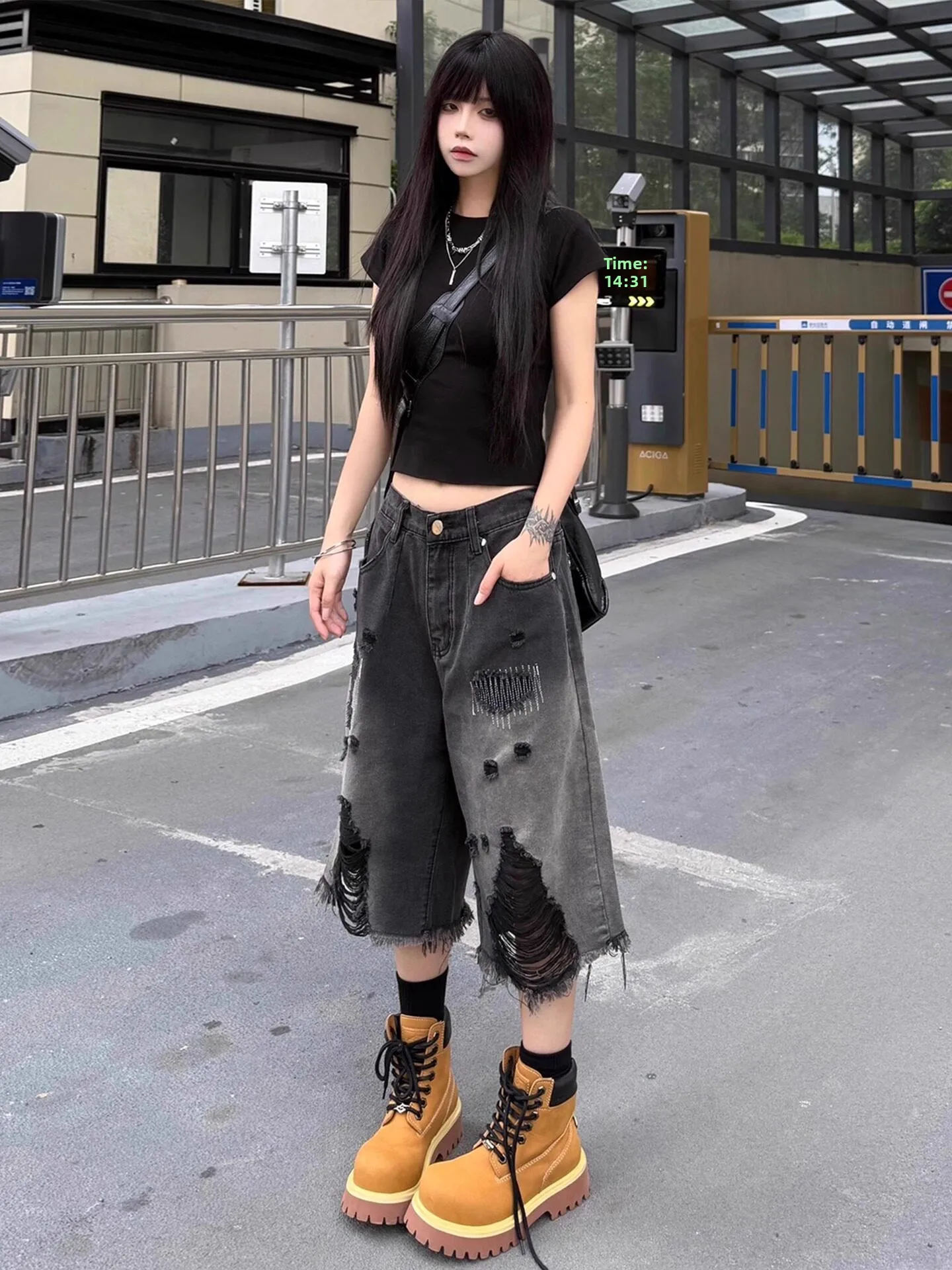 Washed Ripped Hem Denim Shorts Men's High Street Wide Leg Poor Seven Pants Trendy Brand Street Style Summer Casual Jeans
Washed Ripped Hem Denim Shorts Men's High Street Wide Leg Poor Seven Pants Trendy Brand Street Style Summer Casual Jeans
