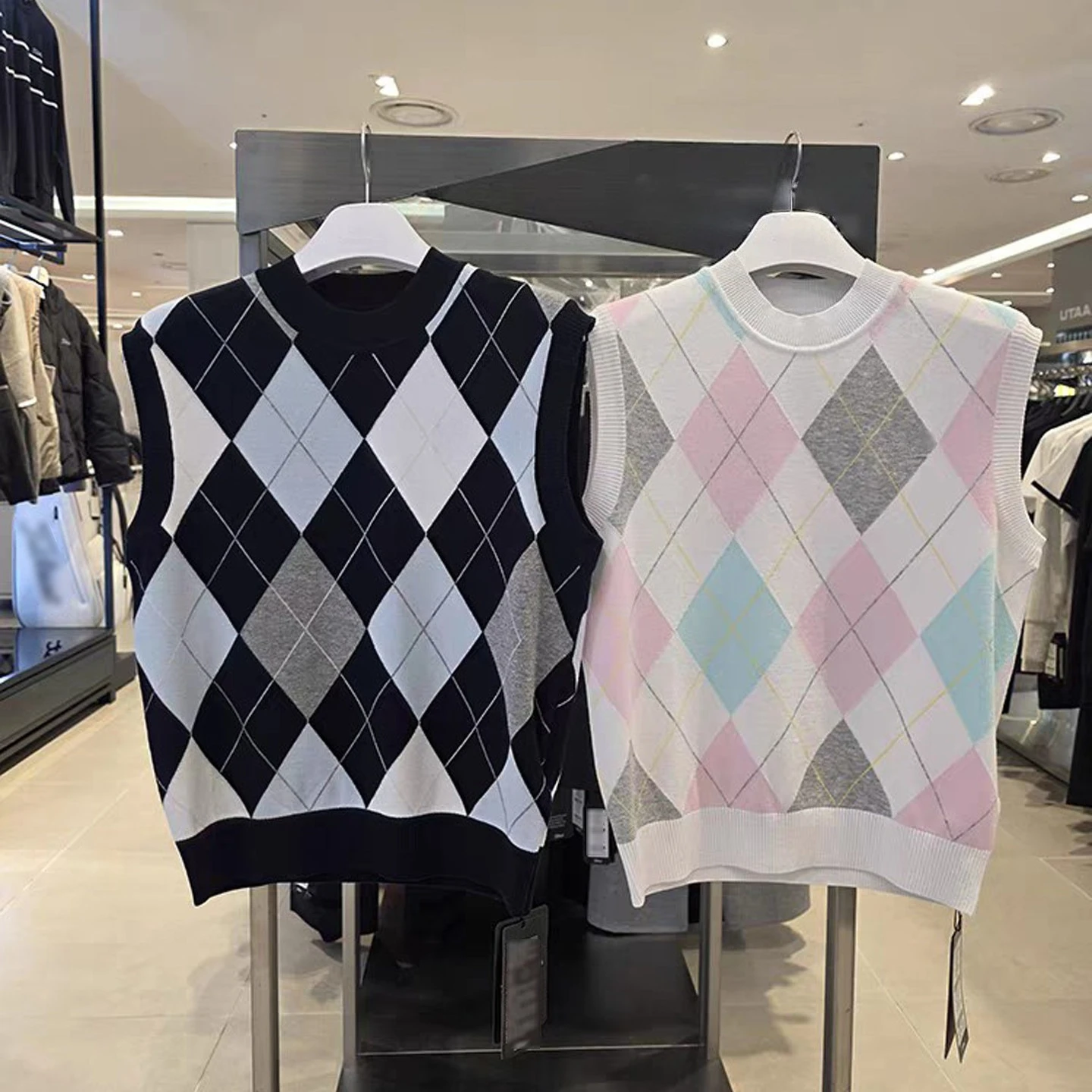 2026 Spring Summer New Women Golf Vest Diamond KnittedTops RoundNeck Pullover Fashion Versatile Casual Sports Training Tank Top
2026 Spring Summer New Women Golf Vest Diamond KnittedTops RoundNeck Pullover Fashion Versatile Casual Sports Training Tank Top
