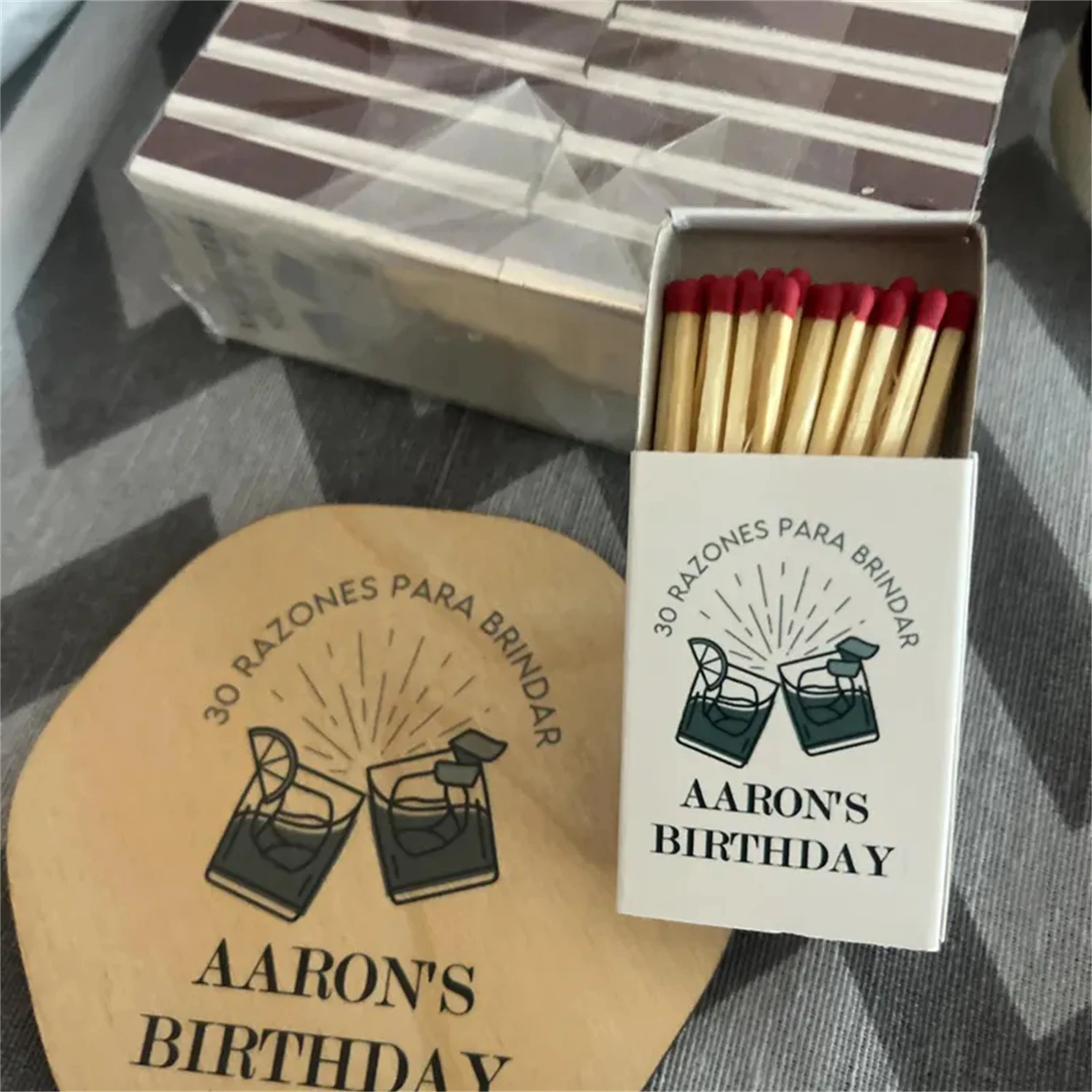 Коробки для спичек на заказ / Искусство для спичек на заказ / Эскиз / Специальные спички / Коробки для спичек на заказ / Массовые свадебные сувениры / Свадебный сувенир
Коробки для спичек на заказ / Искусство для спичек на заказ / Эскиз / Специальные спички / Коробки для спичек на заказ / Массовые свадебные сувениры / Свадебный сувенир