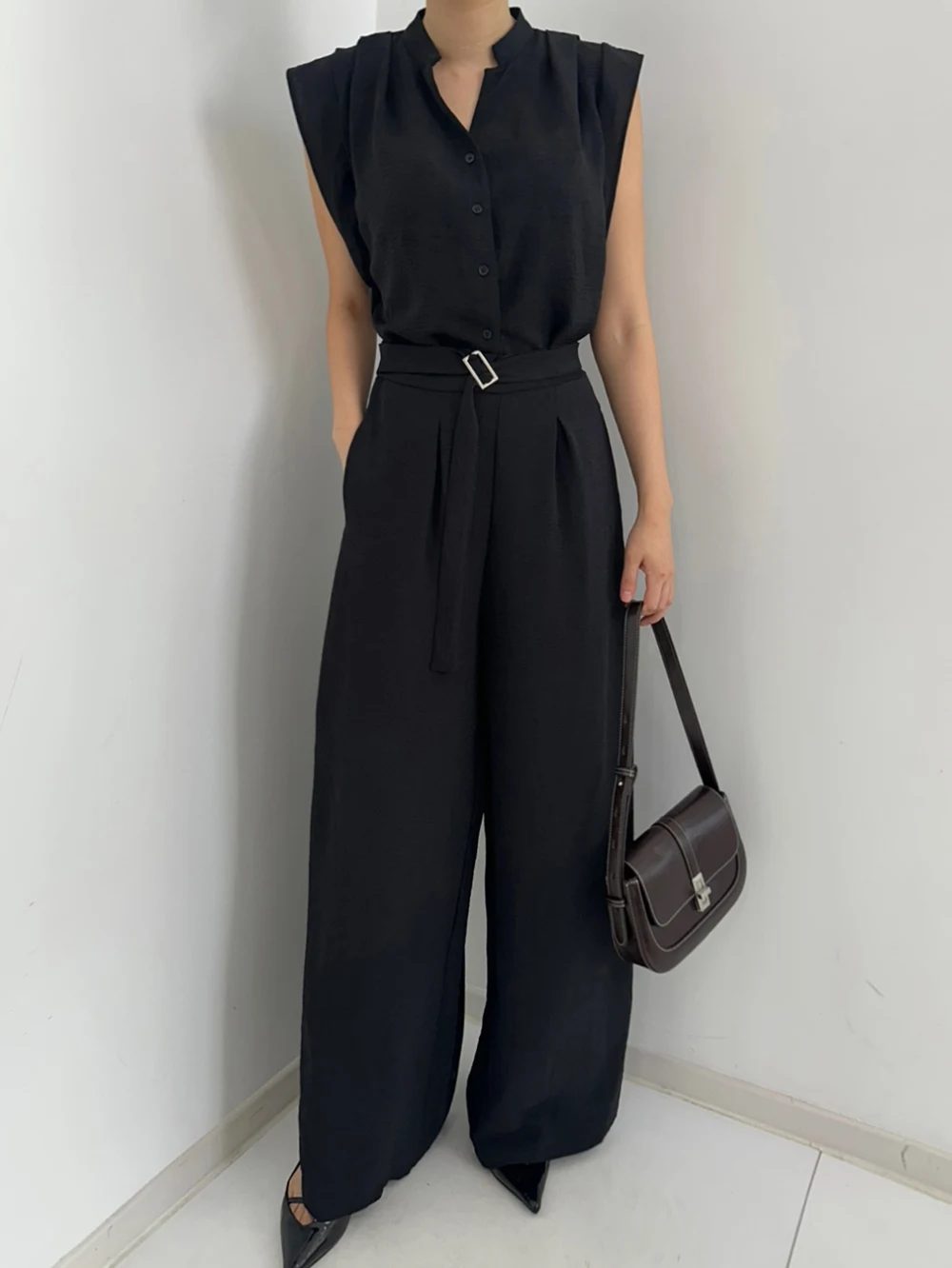 Gothiscyn Casual Set Women's Summer Stand Collar Sleeveless Shirt Elastic Waist Wide Leg Pants Two-piece Set Female Clothes
Gothiscyn Casual Set Women's Summer Stand Collar Sleeveless Shirt Elastic Waist Wide Leg Pants Two-piece Set Female Clothes