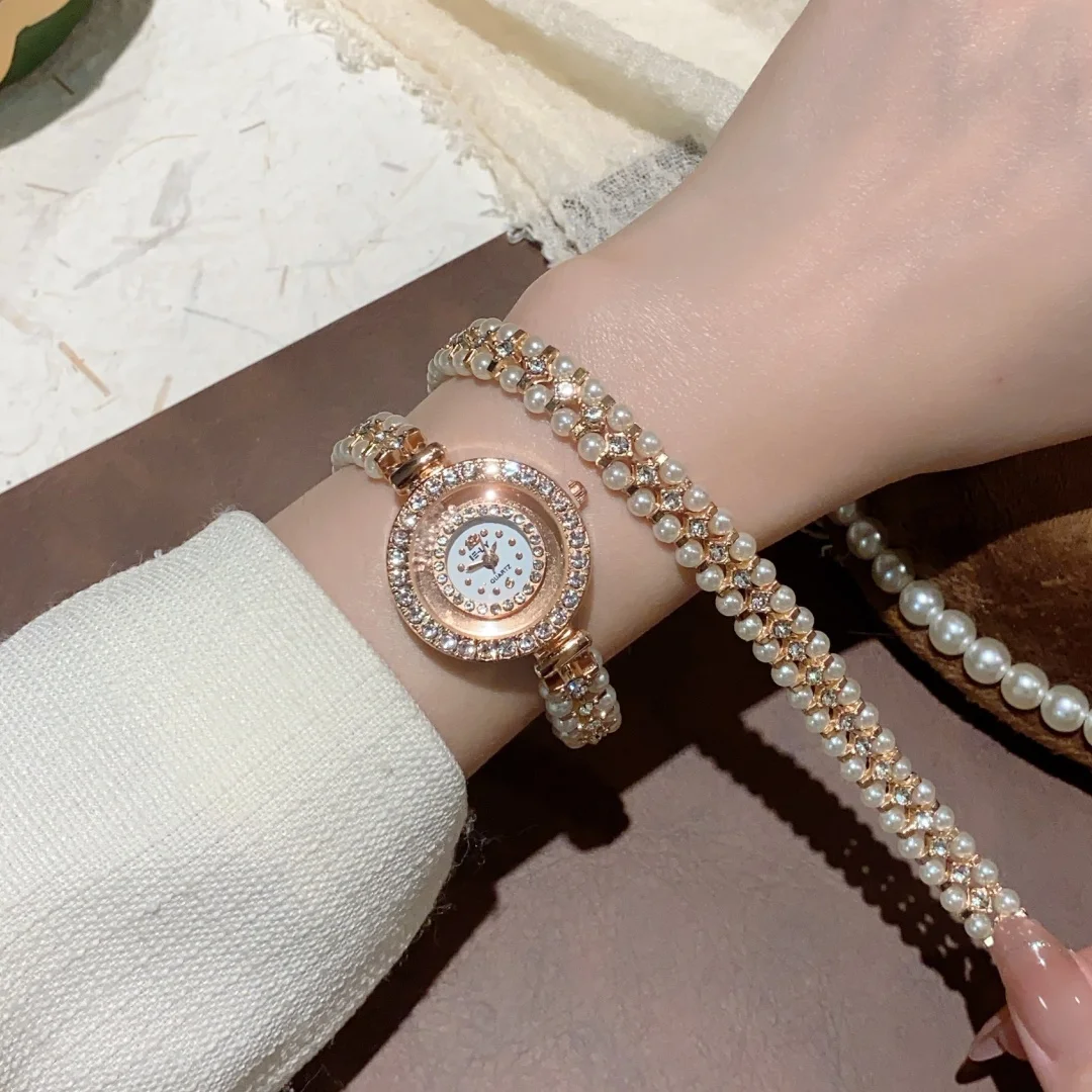 Двухрядные жемчужные женские часы с длинной цепочкой, элегантный двойной круг, инкрустированный бриллиантами браслет, кварцевые часы, женские наручные часы reloj 
Двухрядные жемчужные женские часы с длинной цепочкой, элегантный двойной круг, инкрустированный бриллиантами браслет, кварцевые часы, женские наручные часы reloj