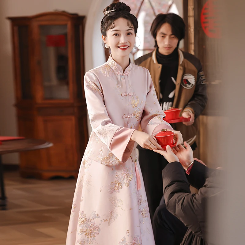 Розовый свадебный костюм в китайском стиле для помолвки, наряд для новобрачной, осенне-зимний, для официальных мероприятий и свадебного дня
Розовый свадебный костюм в китайском стиле для помолвки, наряд для новобрачной, осенне-зимний, для официальных мероприятий и свадебного дня