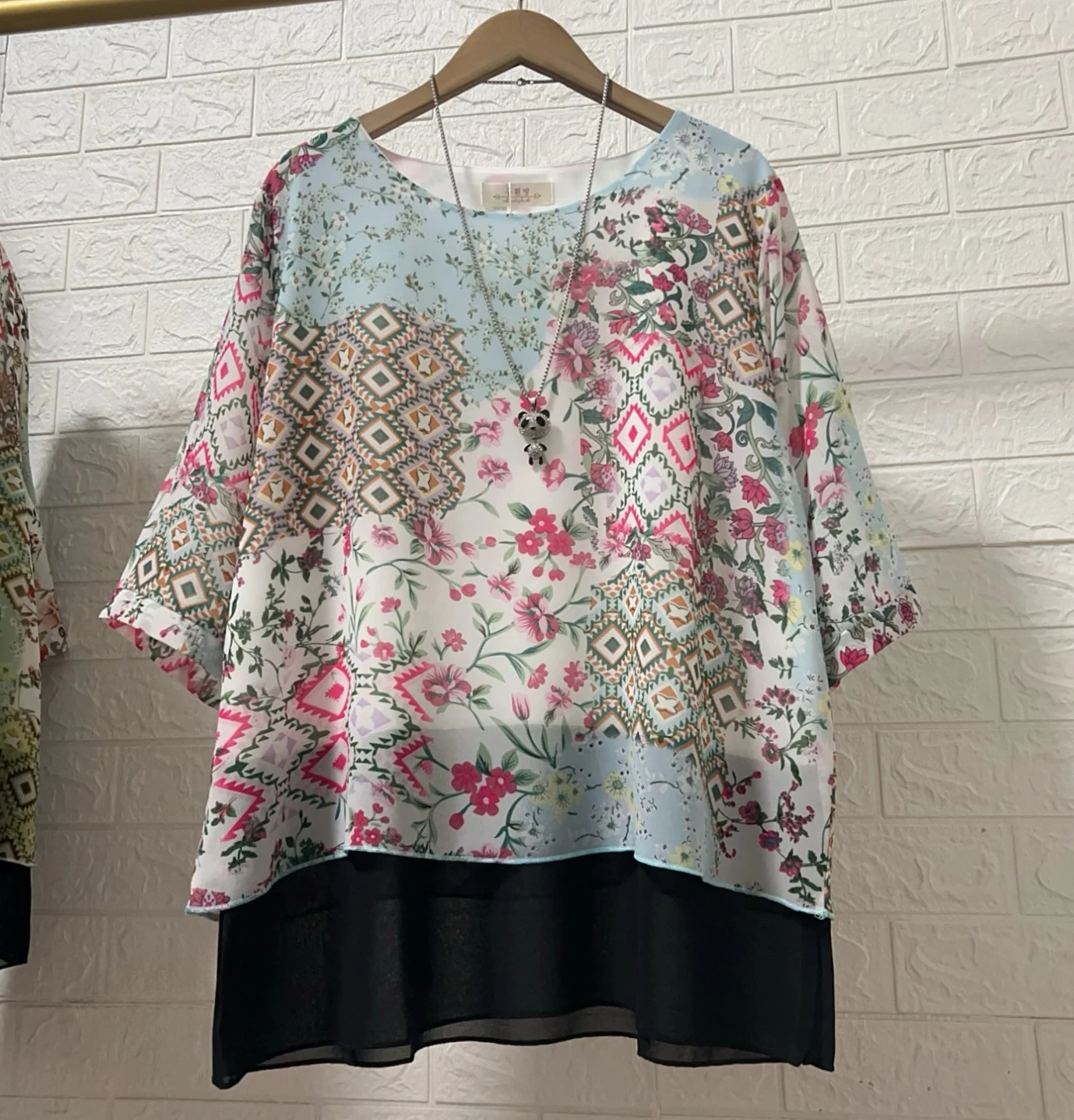 Loose Fit Floral Print Chiffon Shirt Wome casual Size Short Sleeve flower Blouse
Loose Fit Floral Print Chiffon Shirt Wome casual Size Short Sleeve flower Blouse