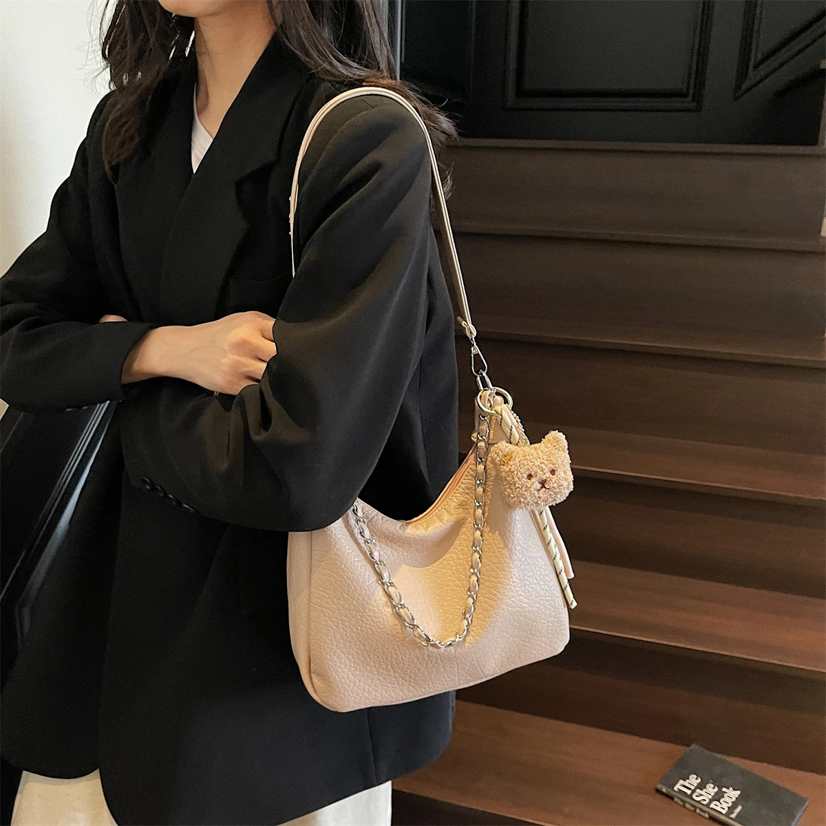 Simple Casual Versatile Women's PU Leather Single Shoulder Crossbody Bag Fashion Trendy Large Capacity Commuting Storage Bags
Simple Casual Versatile Women's PU Leather Single Shoulder Crossbody Bag Fashion Trendy Large Capacity Commuting Storage Bags
