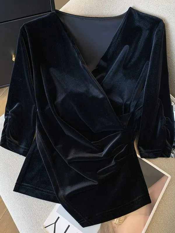 Elegant Velvet Shirt Black V-Neck Simple Stylish Women's French Style Slim Fit Blouse with Gathered Detail Regular Sleeve Length
Elegant Velvet Shirt Black V-Neck Simple Stylish Women's French Style Slim Fit Blouse with Gathered Detail Regular Sleeve Length