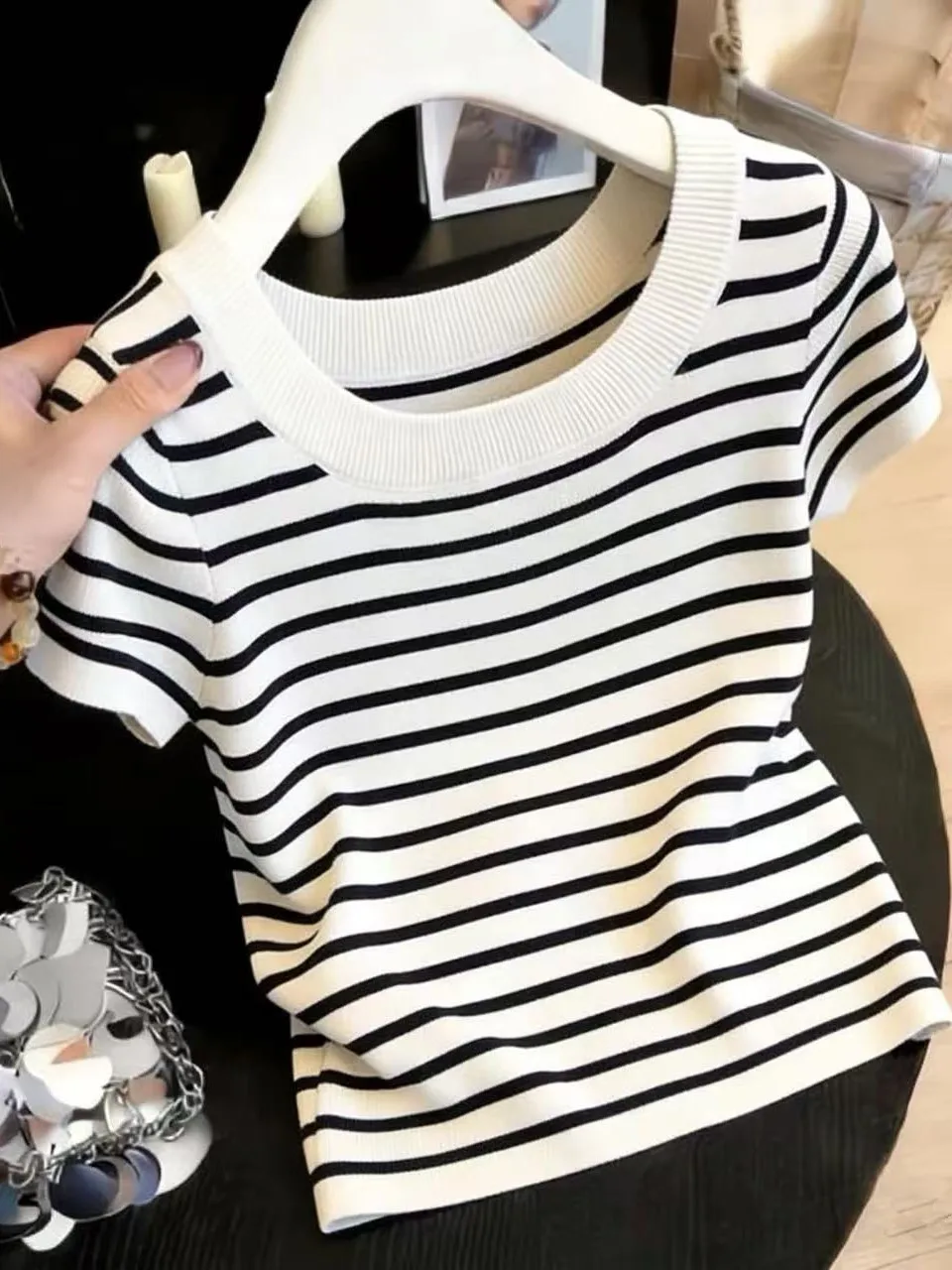Slimming Ice Silk Short Sleeve T-Shirt Women's Summer Fashion Anti-Wrinkle Casual Style Square Collar Stripe Pattern Top
Slimming Ice Silk Short Sleeve T-Shirt Women's Summer Fashion Anti-Wrinkle Casual Style Square Collar Stripe Pattern Top
