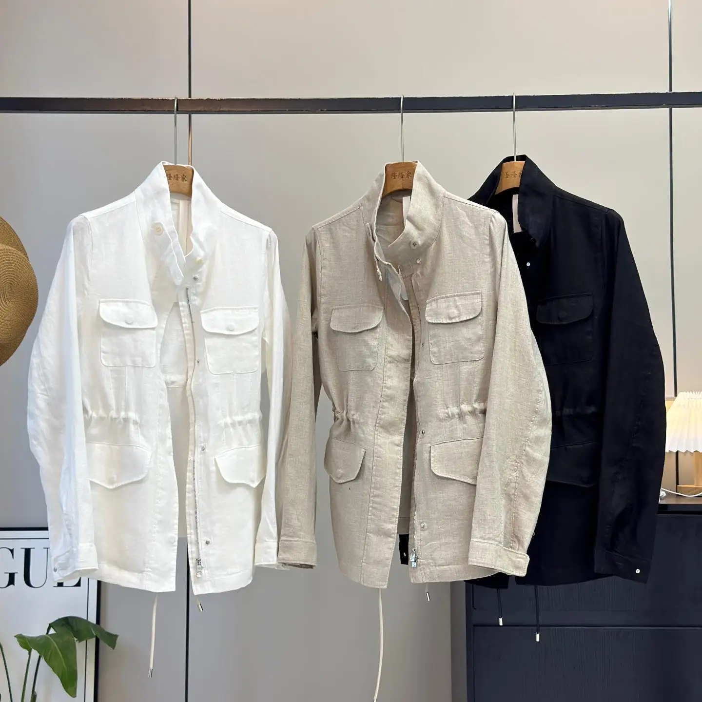 Italian Luxury Linen Waist-Cinching Utility Jacket Coat with Drawstring Mid-Length Zipper Closure for Women Spring 2026
Italian Luxury Linen Waist-Cinching Utility Jacket Coat with Drawstring Mid-Length Zipper Closure for Women Spring 2026