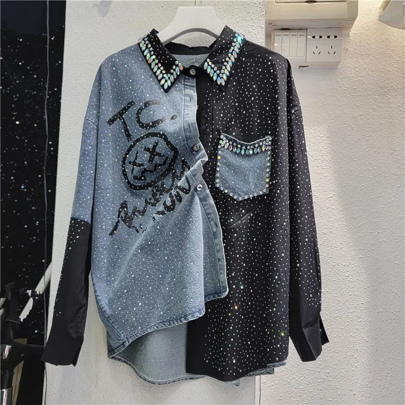 Streetwear Woman Beaded Rhinestone Stitching Denim Black Shirt for Women 2024 Spring New Loose Long Sleeve Mid-Length Blouse
Streetwear Woman Beaded Rhinestone Stitching Denim Black Shirt for Women 2024 Spring New Loose Long Sleeve Mid-Length Blouse