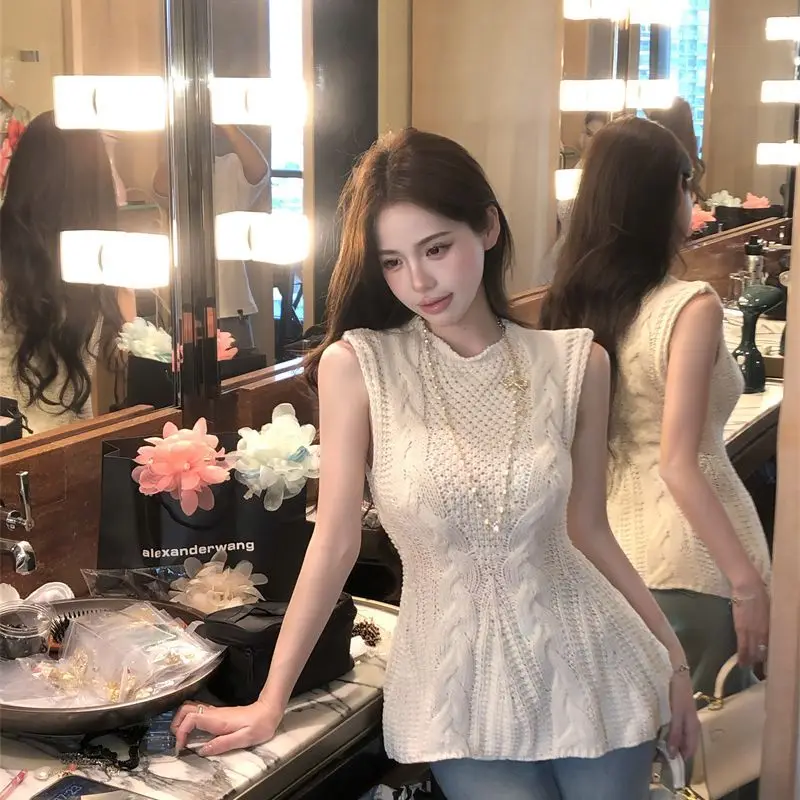 Korejpaa French Style Sweater Vest Sleeveless Fried Dough Twists Knitted Vests Women 2025 Spring Crowd Ruffle Top Fashion
Korejpaa French Style Sweater Vest Sleeveless Fried Dough Twists Knitted Vests Women 2025 Spring Crowd Ruffle Top Fashion