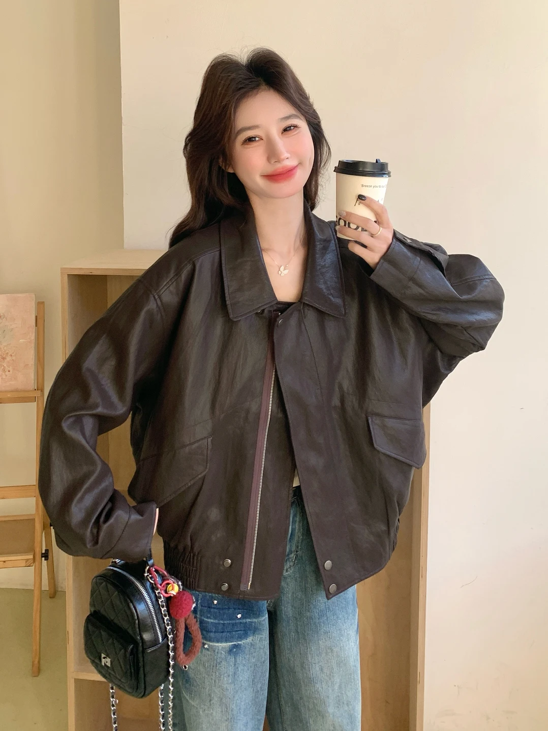 Retro Street Style Coffee Leather Jacket Women's Casual Loose Fit All-Match Spring Autumn New Fashion Leather Coat
Retro Street Style Coffee Leather Jacket Women's Casual Loose Fit All-Match Spring Autumn New Fashion Leather Coat
