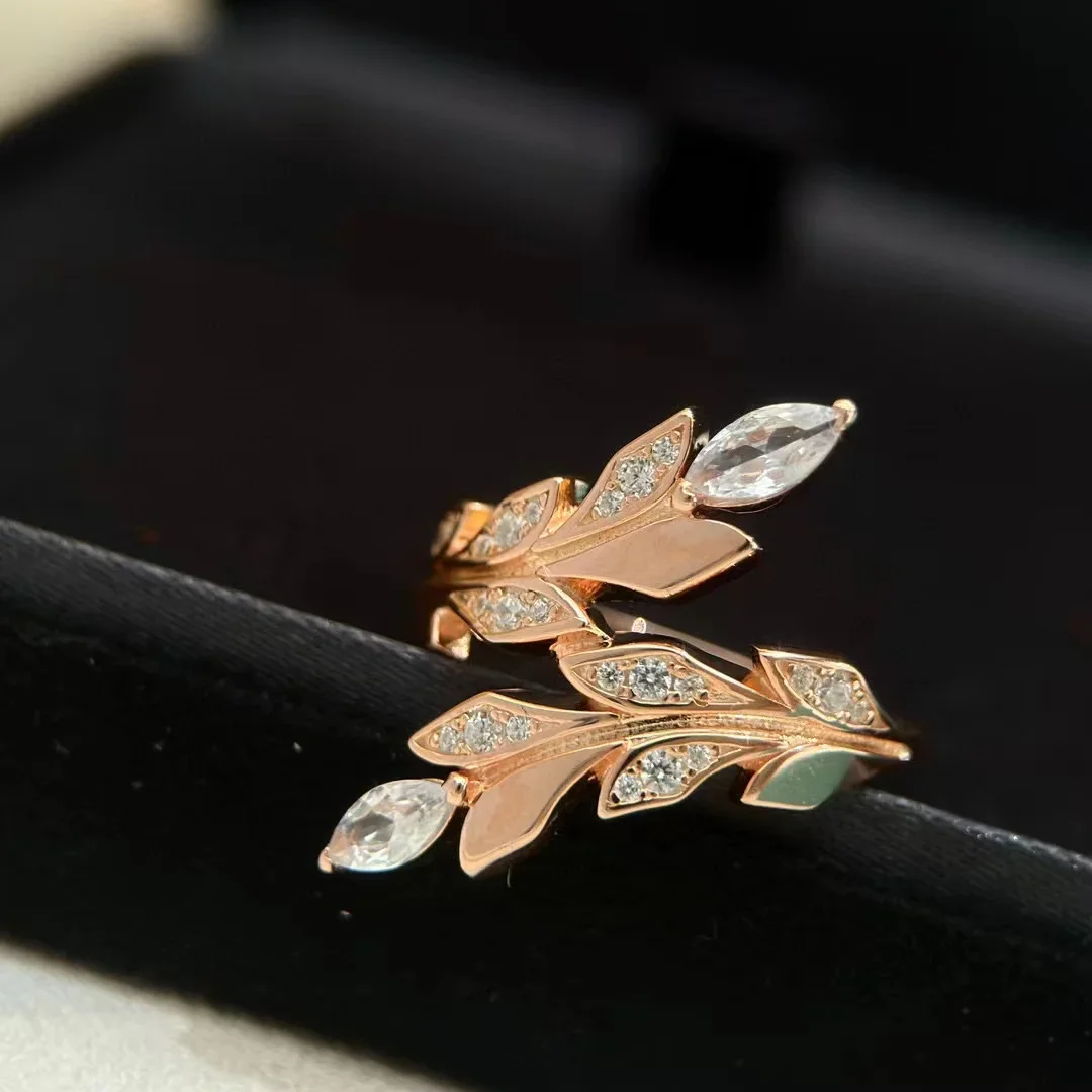 High Qulity New Fairy Women Rings Vines Luxury Jewelry Show Temperament Original Souvenir Classics Brand 925 Sliver Ear Of Wheat
High Qulity New Fairy Women Rings Vines Luxury Jewelry Show Temperament Original Souvenir Classics Brand 925 Sliver Ear Of Wheat