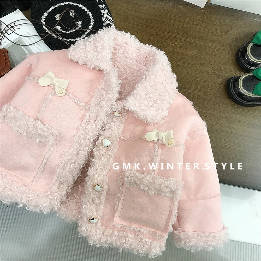 Baby Girls Coats Fashion Lamb Wool Fur Fleece Keep Warm Sweet Bowknot 2025 Autumn Winter New Style Childrens Thicken Coats
Baby Girls Coats Fashion Lamb Wool Fur Fleece Keep Warm Sweet Bowknot 2025 Autumn Winter New Style Childrens Thicken Coats