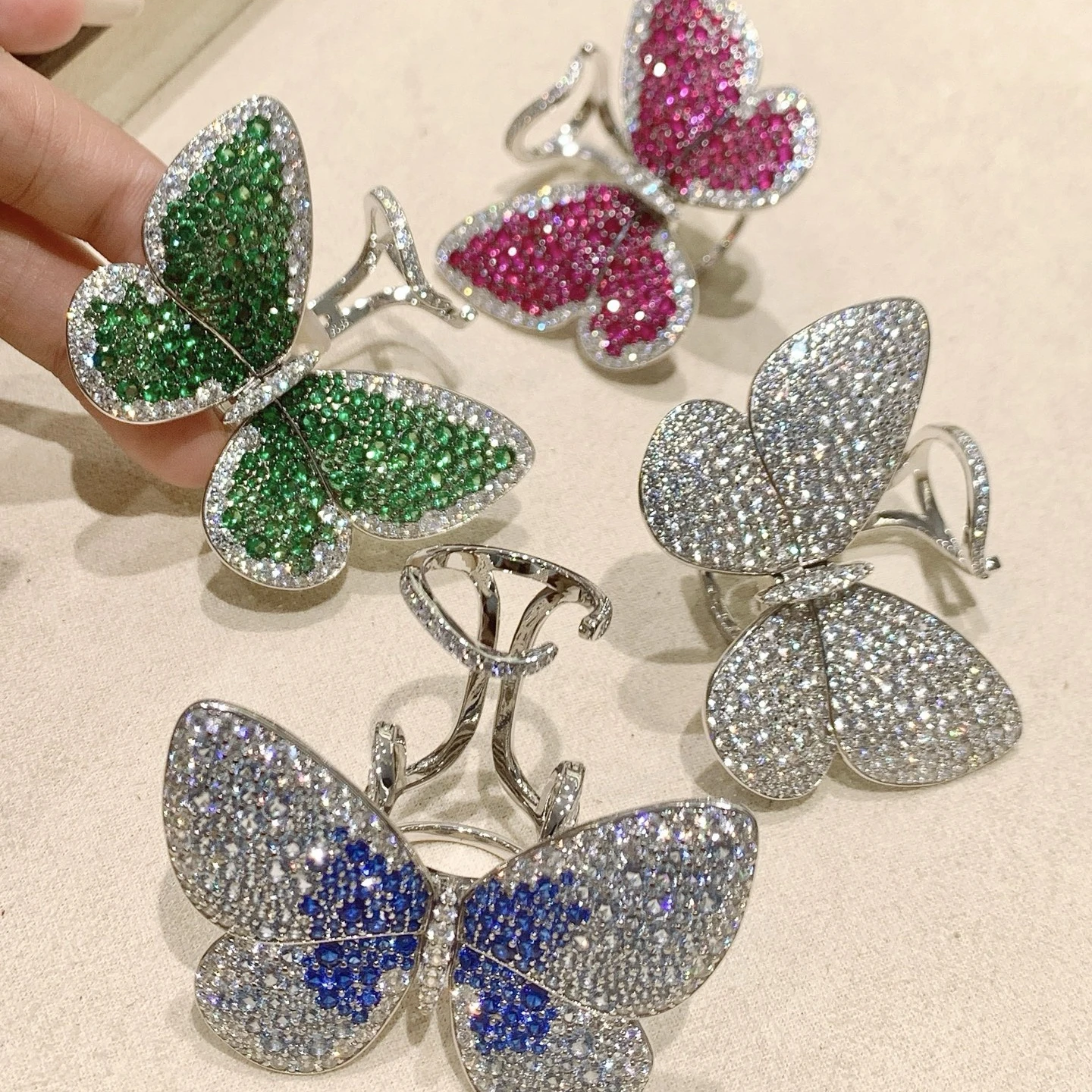 ARIGAYA 925 Sterling Silver Luxury Green Blue Butterfly Ring Party Wedding Fine Jewelry for Women
ARIGAYA 925 Sterling Silver Luxury Green Blue Butterfly Ring Party Wedding Fine Jewelry for Women