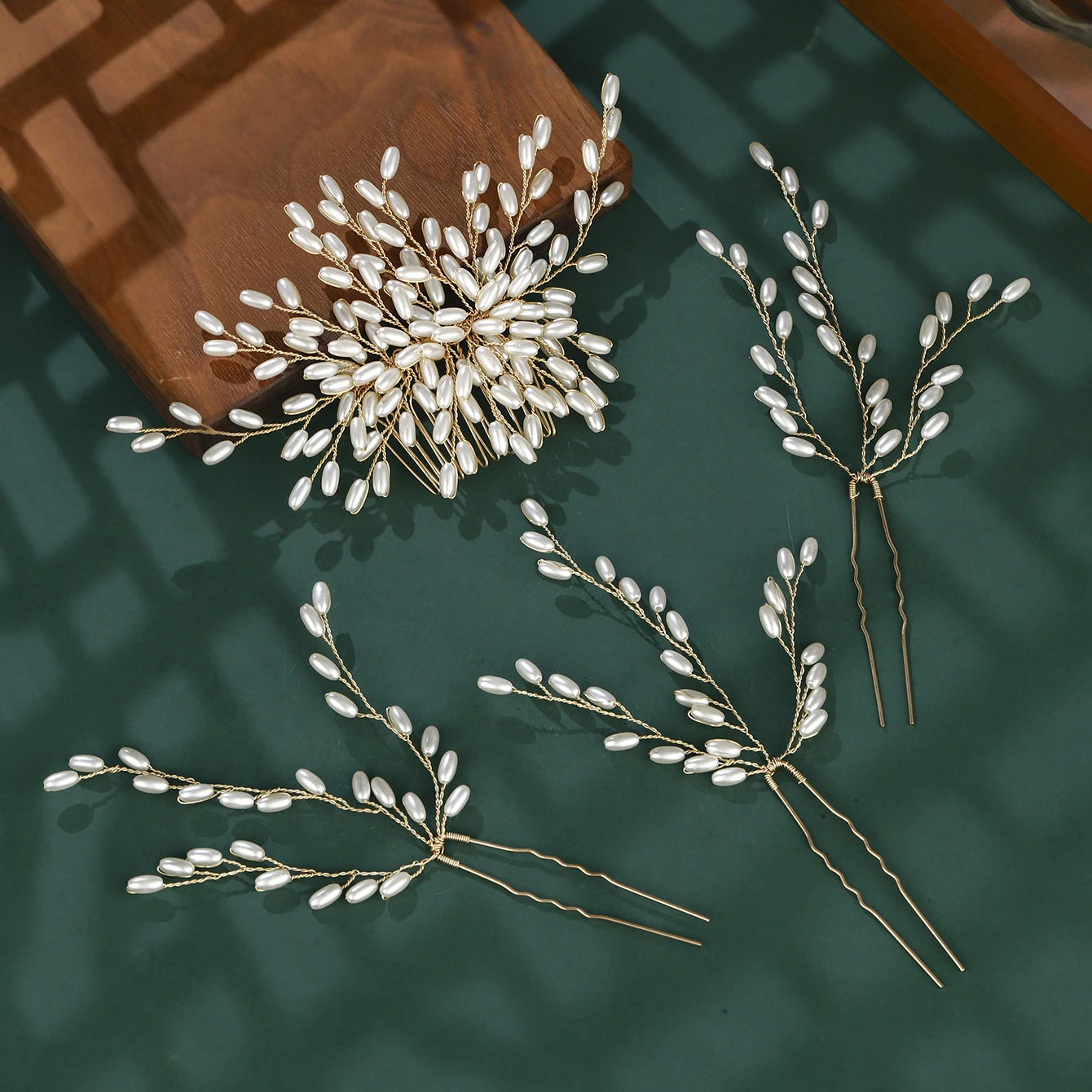 Korean Beautiful Bridal Headdress Handmade U-shaped Pearl Hairpin Set Vintage Bridal Wedding Hair Accessories Plate Hair Comb
Korean Beautiful Bridal Headdress Handmade U-shaped Pearl Hairpin Set Vintage Bridal Wedding Hair Accessories Plate Hair Comb