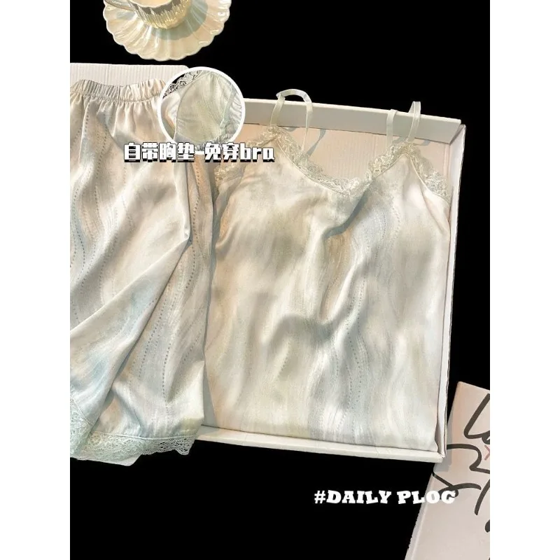 Summer New Ins Style Women's Sleepwear Set with Chest Pad Simulated Silk Sexy Strap Home Clothes V-neck Sleeveless Thin Material
Summer New Ins Style Women's Sleepwear Set with Chest Pad Simulated Silk Sexy Strap Home Clothes V-neck Sleeveless Thin Material