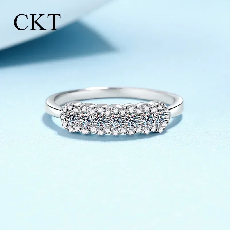 18K White Gold 0.37ct Moissanite Rings for Women Simple Women's Ring Light Luxury High Sense of Daily Versatile Models Jewelry
18K White Gold 0.37ct Moissanite Rings for Women Simple Women's Ring Light Luxury High Sense of Daily Versatile Models Jewelry