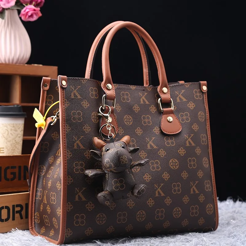 Light luxury brand women's bag 2025 new fashionable and versatile single shoulder crossbody high-end handbag with large capacity
Light luxury brand women's bag 2025 new fashionable and versatile single shoulder crossbody high-end handbag with large capacity