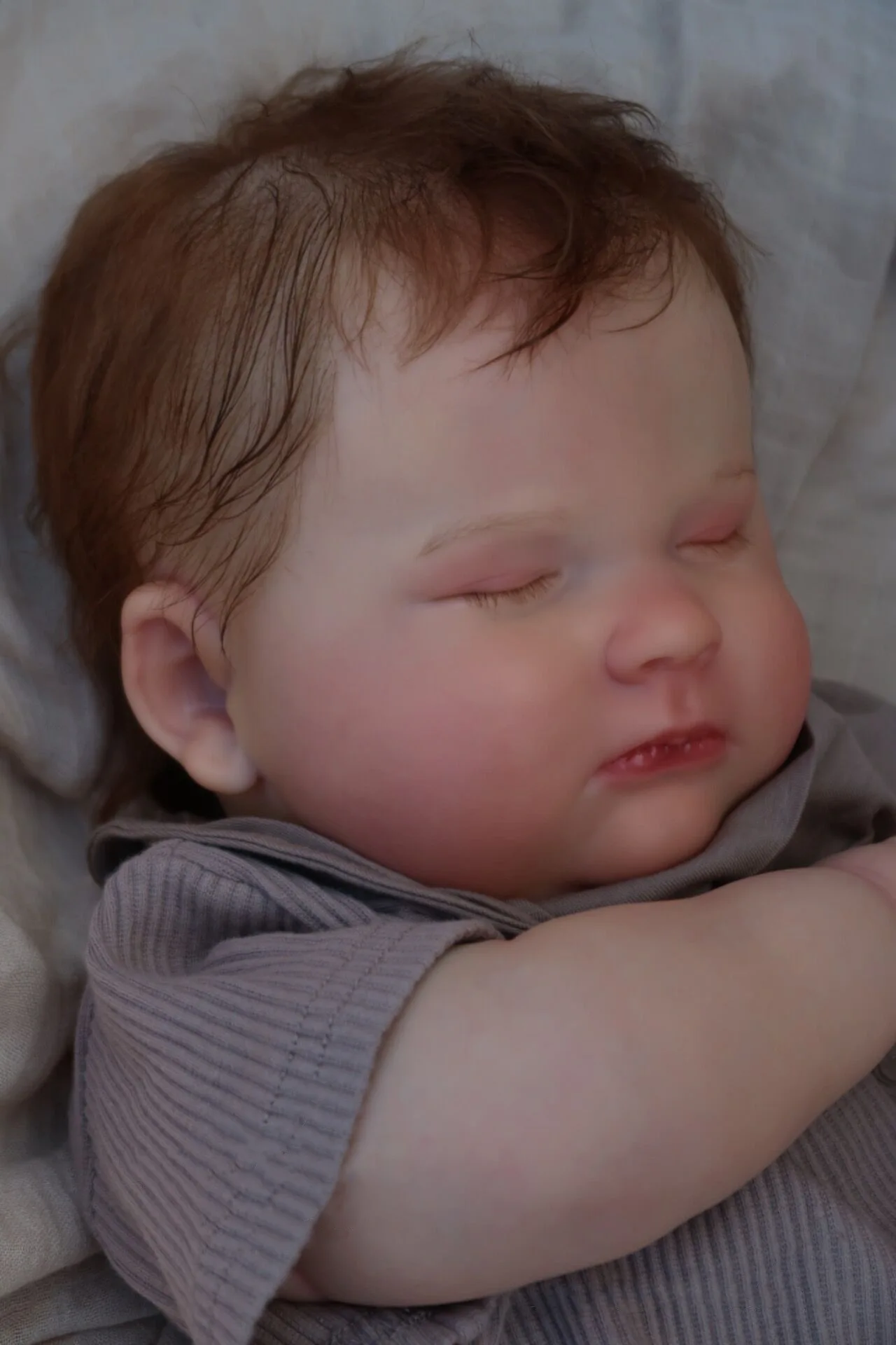 Реалистичная силиконовая картина Reborn Baby с корнями волос, 60 см, для мальчиков и девочек, 3D рисунок с видимыми венами, высокое качество, коллекционное искусство
Реалистичная силиконовая картина Reborn Baby с корнями волос, 60 см, для мальчиков и девочек, 3D рисунок с видимыми венами, высокое качество, коллекционное искусство