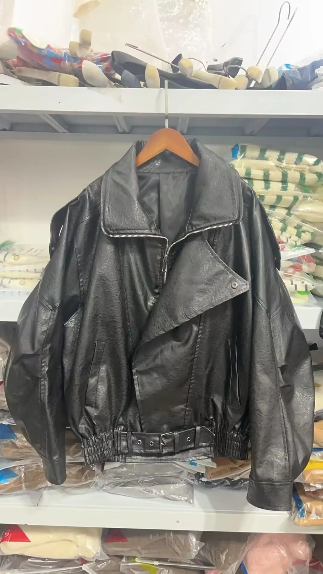 Женская куртка 2025 Новое поступление Женская повседневная модельерская кожаная куртка большого размера
Женская куртка 2025 Новое поступление Женская повседневная модельерская кожаная куртка большого размера