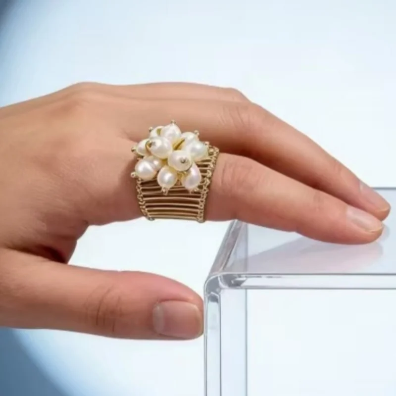 French Vintage Natural Freshwater Pearl Wide Metal Ring for Women Elegant Moving Pearl Ring Daily Accessory
French Vintage Natural Freshwater Pearl Wide Metal Ring for Women Elegant Moving Pearl Ring Daily Accessory