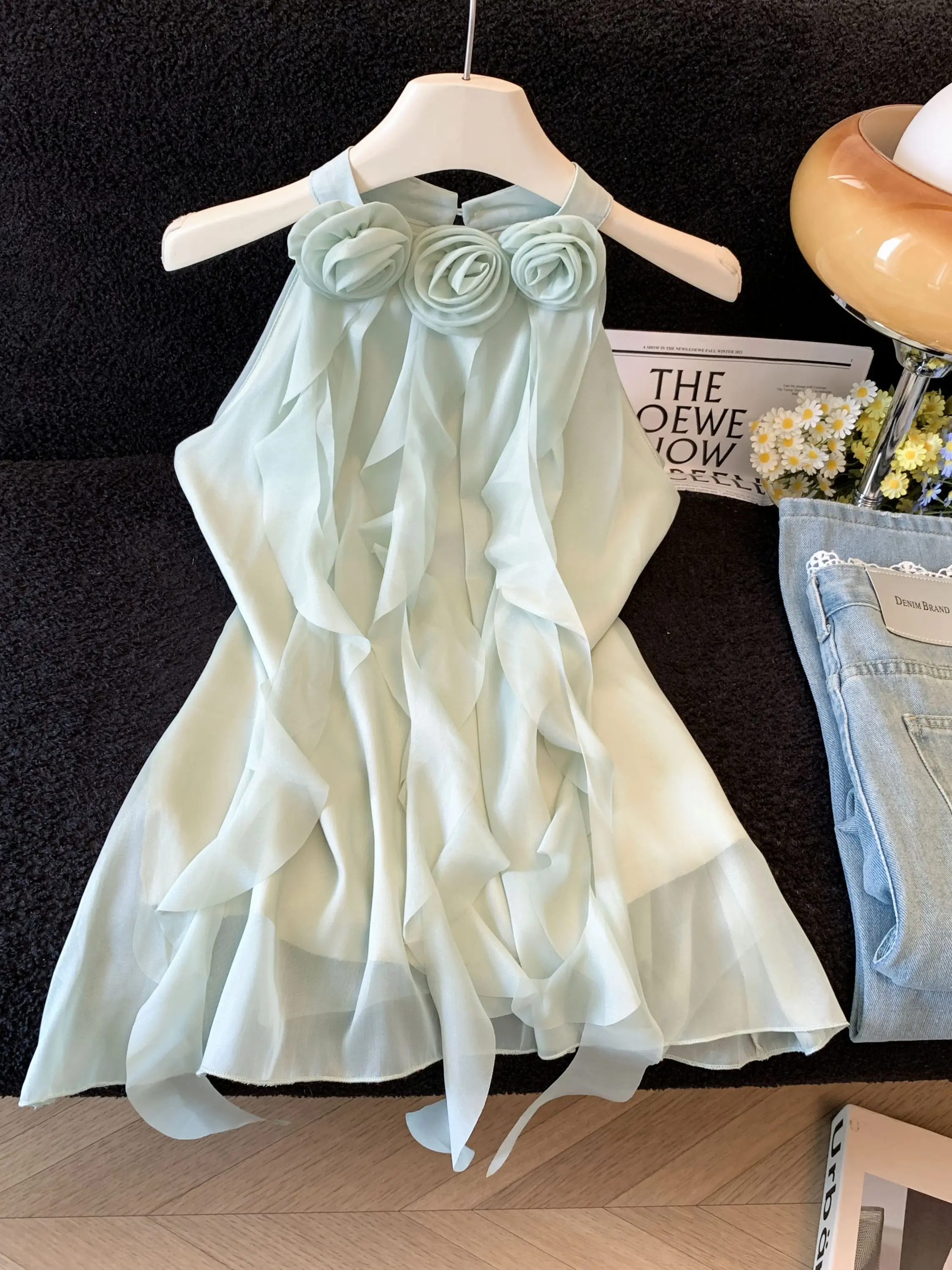 Green Lace Trim Neck Hanging Chiffon Top Women Summer New Design Sensation 3D Flower Shoulder Exposure Chiffon Vest Top
Green Lace Trim Neck Hanging Chiffon Top Women Summer New Design Sensation 3D Flower Shoulder Exposure Chiffon Vest Top