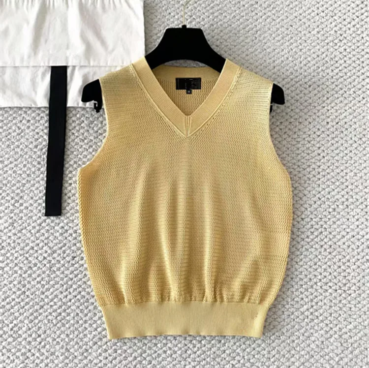 Customization European women's clothing for summer 2026 - new styles Sleeveless V-neck Silk knitted vest sweater
Customization European women's clothing for summer 2026 - new styles Sleeveless V-neck Silk knitted vest sweater
