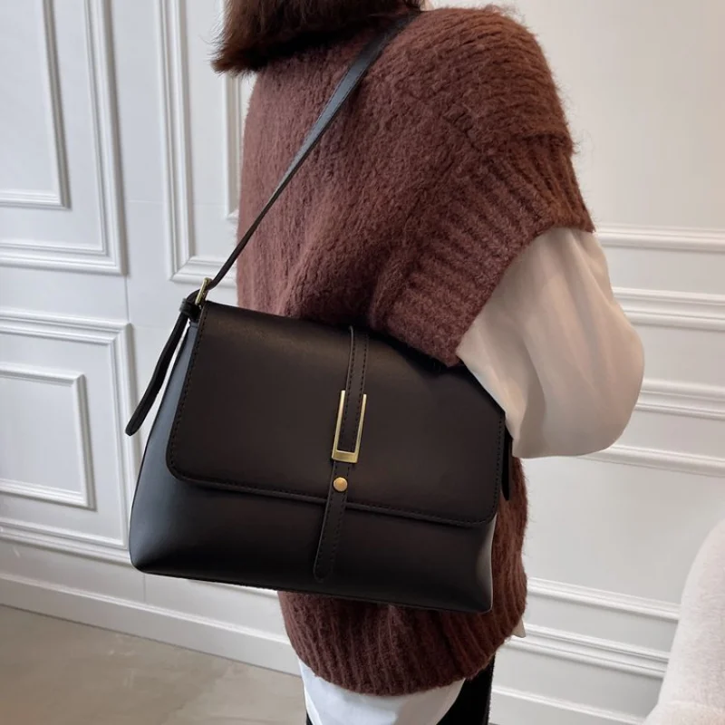 High-Quality Leather Crossbody Bag For Elegant Ladies, Luxury Brand By Famous Designer Shoulder Bag
High-Quality Leather Crossbody Bag For Elegant Ladies, Luxury Brand By Famous Designer Shoulder Bag