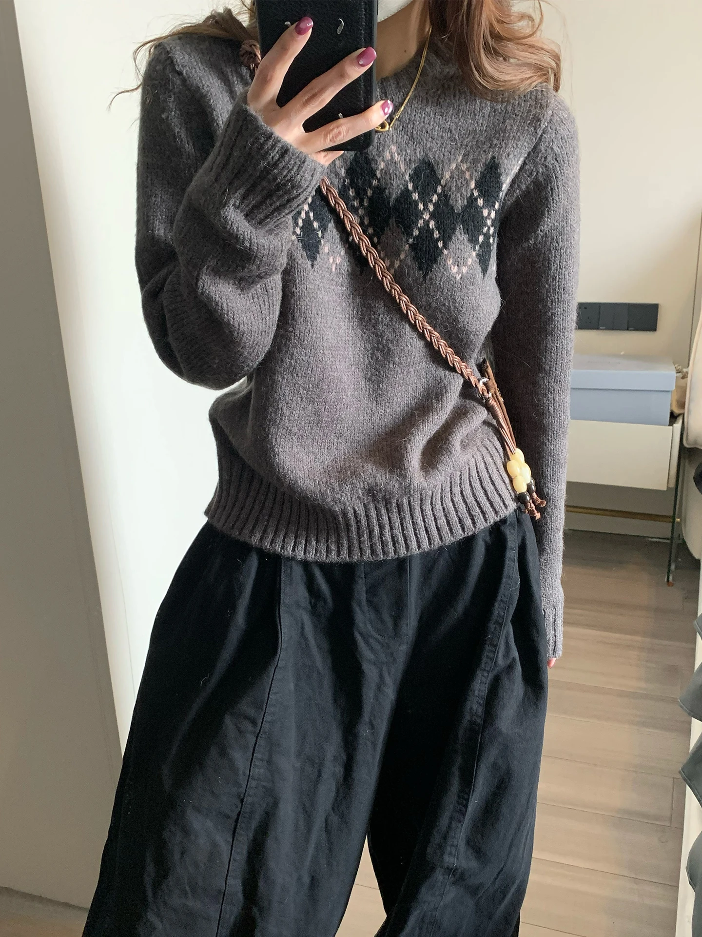 Винтажный женский вязаный свитер с круглым вырезом, повседневный, прямого кроя, с ромбовидным узором, универсальный, модный, из смесовой шерсти кашемира
Винтажный женский вязаный свитер с круглым вырезом, повседневный, прямого кроя, с ромбовидным узором, универсальный, модный, из смесовой шерсти кашемира