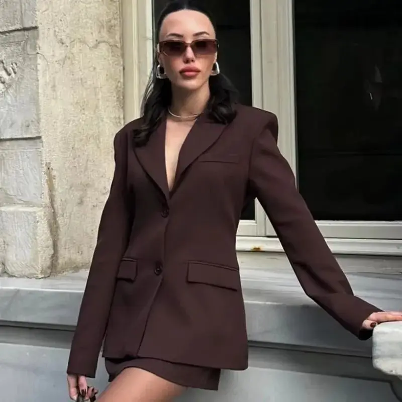 Женский модный офисный костюм Ele Brown: пиджак и брюки из зимней коллекции для женщин
Женский модный офисный костюм Ele Brown: пиджак и брюки из зимней коллекции для женщин