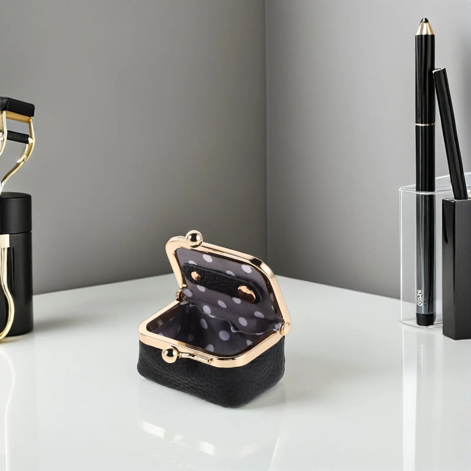 Jewelry Case with Kiss Lock Travel Organizer Vintage Small Ring Mini Boxes for Women Purse
Jewelry Case with Kiss Lock Travel Organizer Vintage Small Ring Mini Boxes for Women Purse