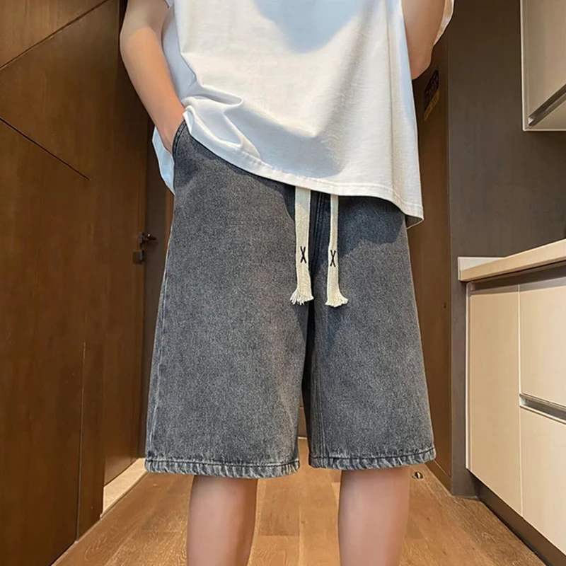 Летние мужские корейские модные ретро синие джинсовые шорты на шнурке, повседневные прямые мешковатые джинсовые шорты Y2K, винтажные уличные джинсовые шорты 
Летние мужские корейские модные ретро синие джинсовые шорты на шнурке, повседневные прямые мешковатые джинсовые шорты Y2K, винтажные уличные джинсовые шорты