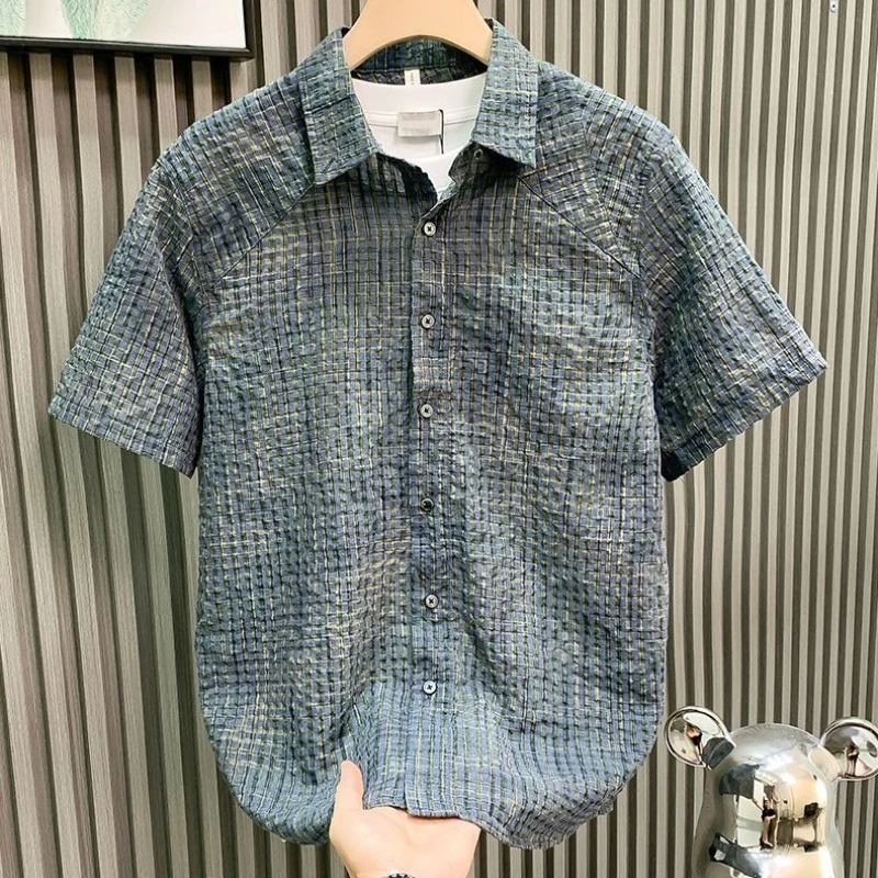 2026 New Men's Plaid Short Sleeve Casual Shirt Lightweight Loose Fit Textured Fabric Summer Trendy Top
2026 New Men's Plaid Short Sleeve Casual Shirt Lightweight Loose Fit Textured Fabric Summer Trendy Top